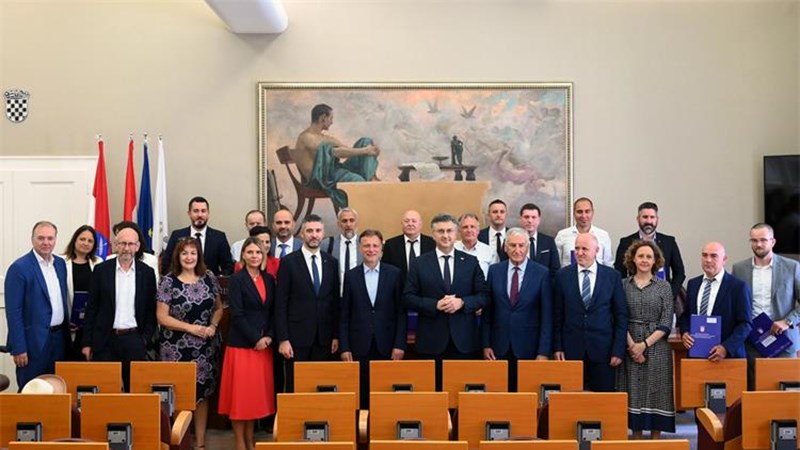 Plenković: Potpisao sam odluku kojom se ovlašćuje djelatnik VSOA-e za obavljanje nužnih poslova sljedećih mjesec dana